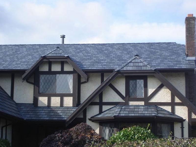 Arrowline Slate Stone Blend Roofing provided additional character to this home in British Columbia