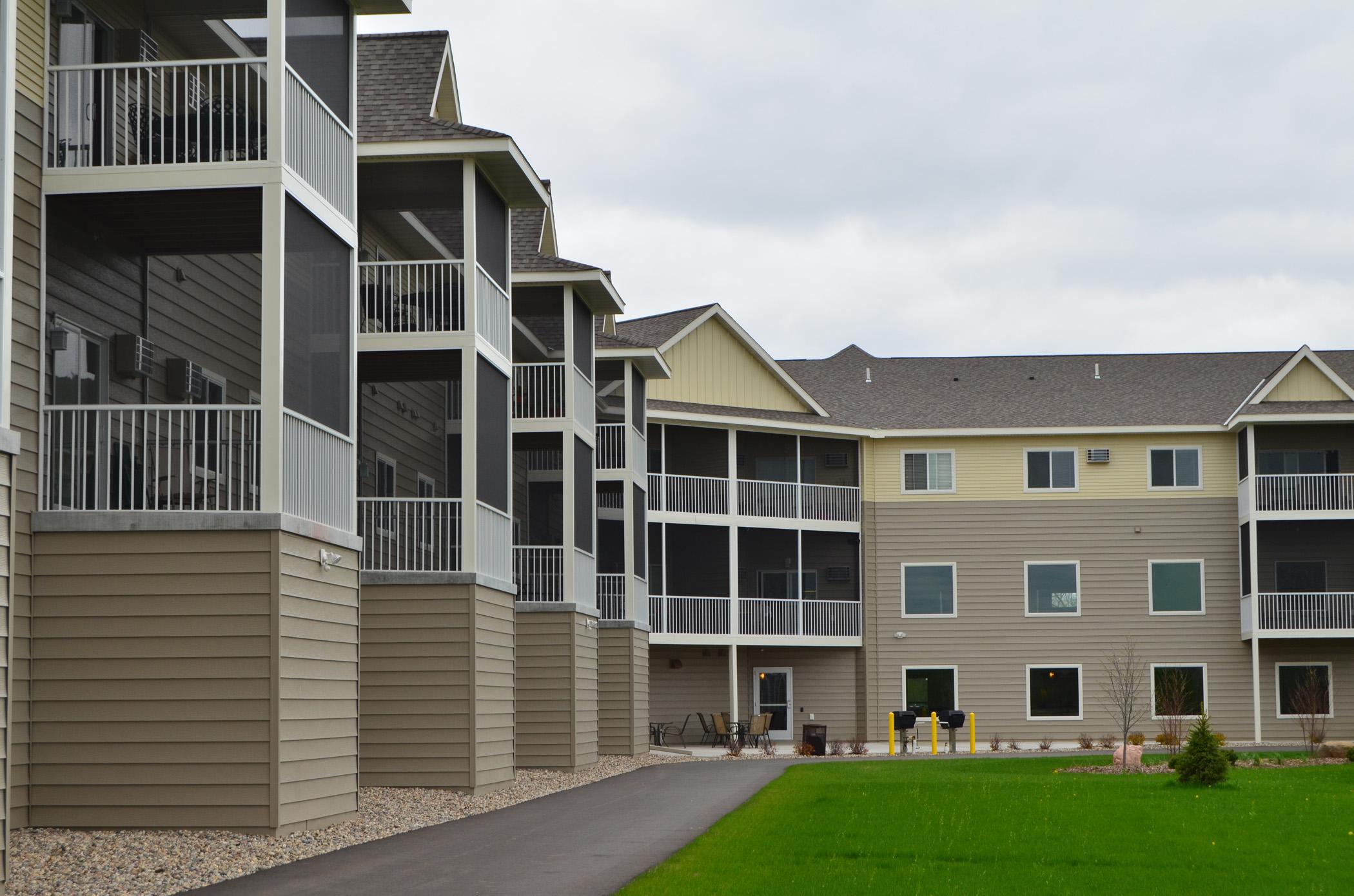 EDCO's traditional lap siding on apartment complex in Minnesota.