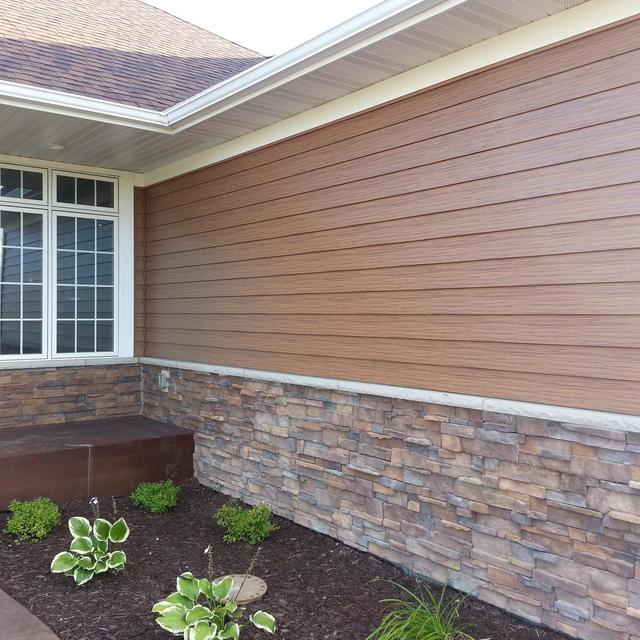 This rambler in Minnesota chose EDCO's Single 6" Traditional Lap Siding in Cedarwood HD to achieve a natural wood grain appearance on their home without the maintenance required with real wood siding. In addition, Glacier White trim was installed to accent the homes beauty.