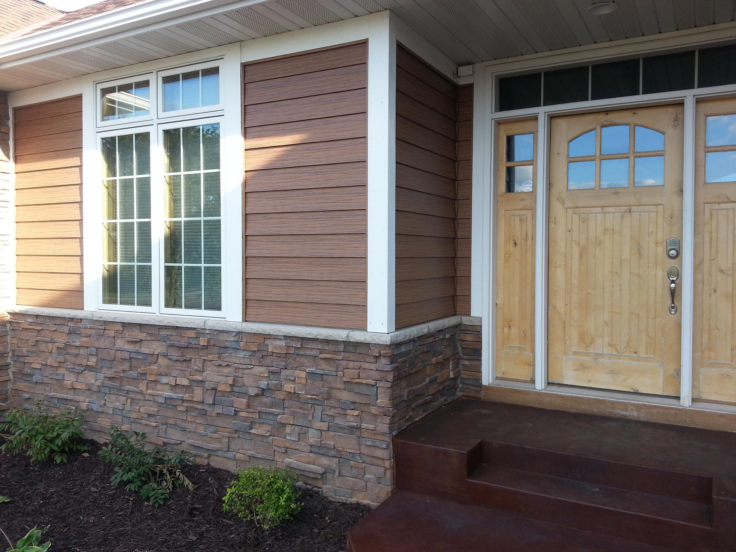 EDCO's residential cedarwood siding on a single family home.