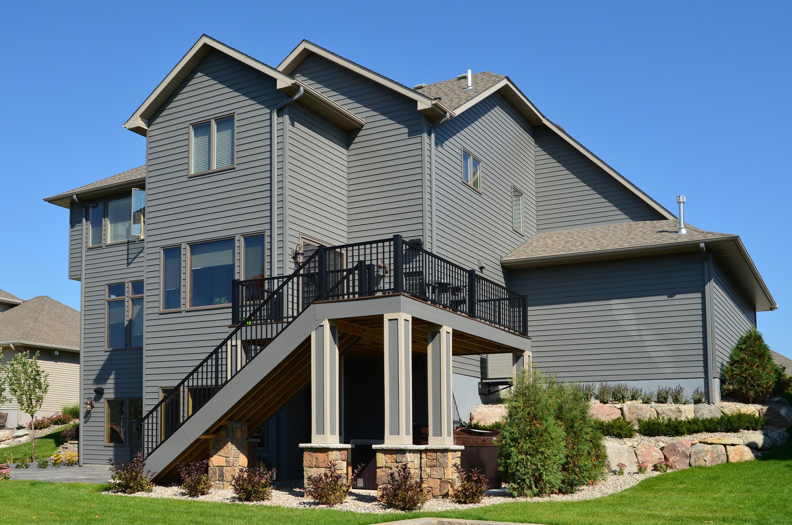 Style and quality were deciding factors for this homeowner when selecting siding for their new home. EDCO's steel siding provides the style you want with the highest quality product available