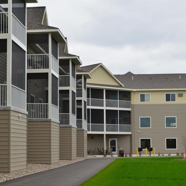 EDCO's traditional lap siding on apartment complex in Minnesota.