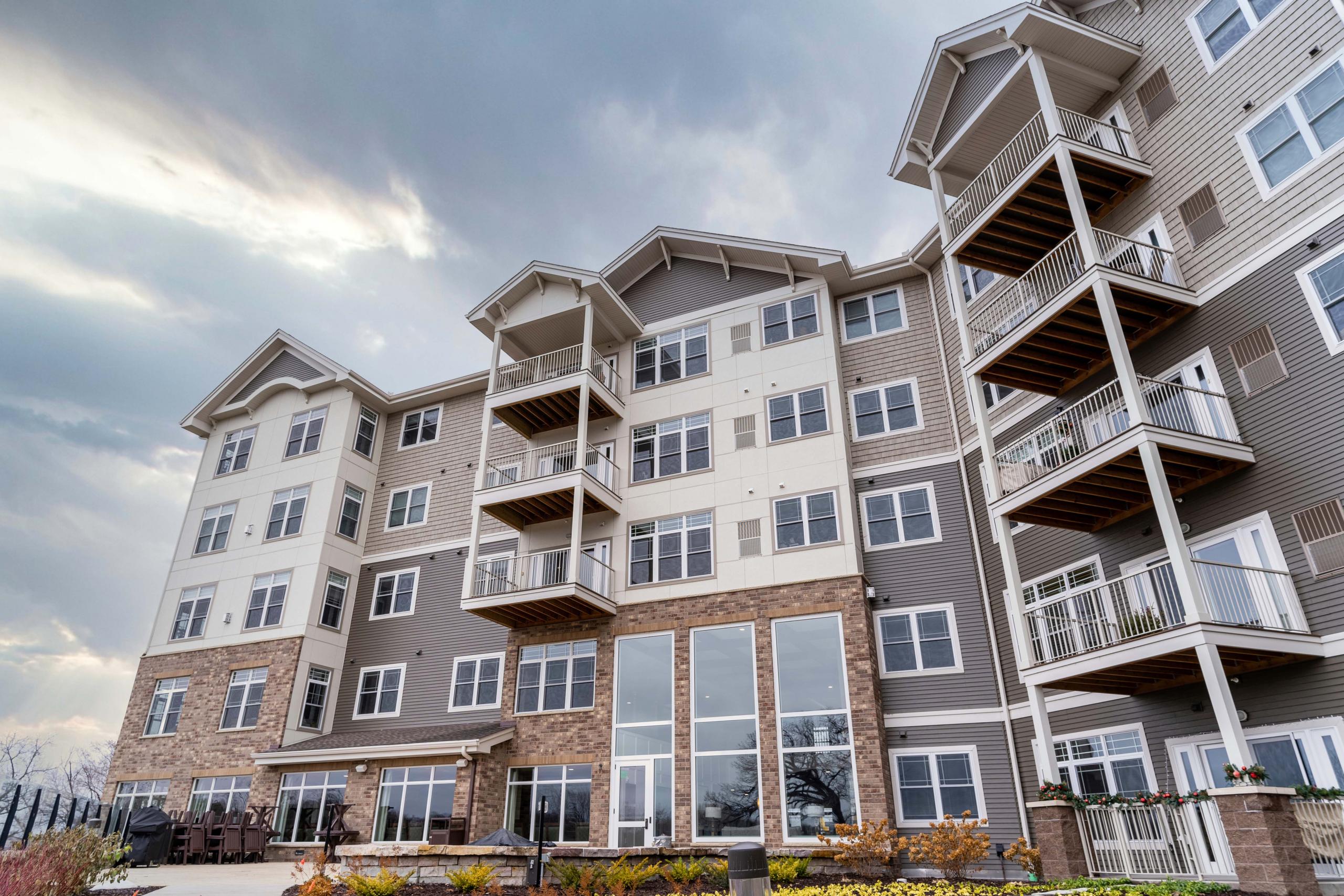 EDCO's D4 Traditional Lap Siding in Timber and Antique Parchment Trim.